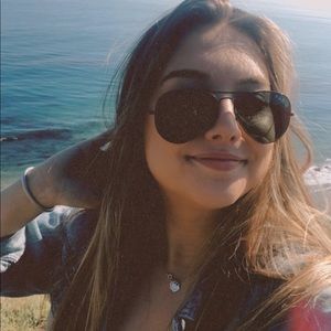 Meet your Posher, Abby